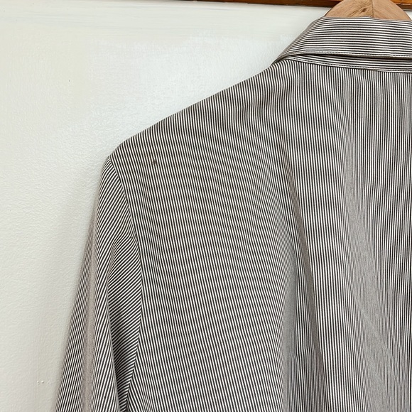 Tilley | Made in Canada | Striped Oxford | Size M - Picture 3 of 3